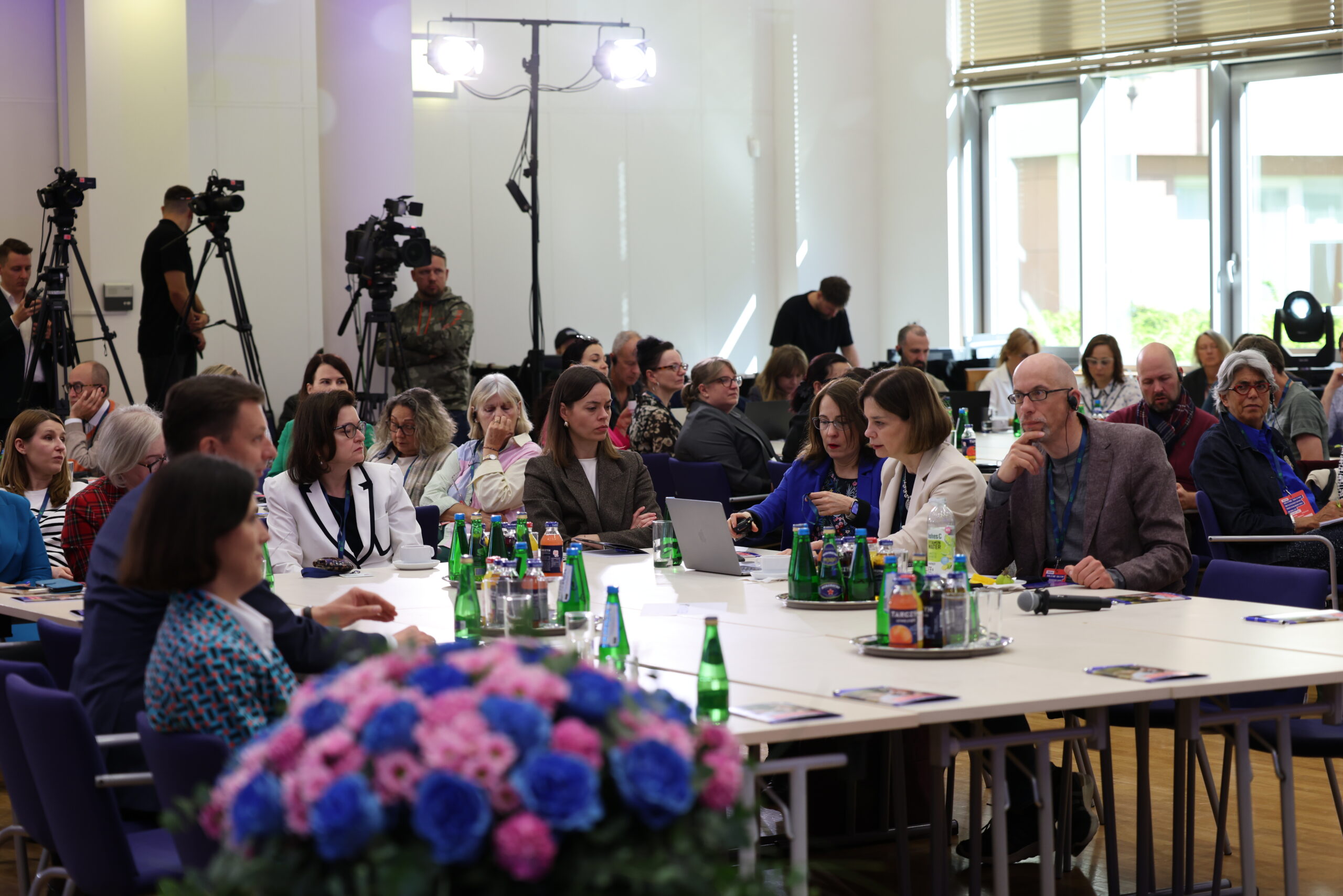 Równi w domu - równi w pracy 2025